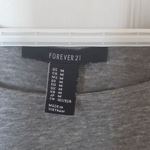 Forever 21 cropped grey shirt - Picture 3 of 3